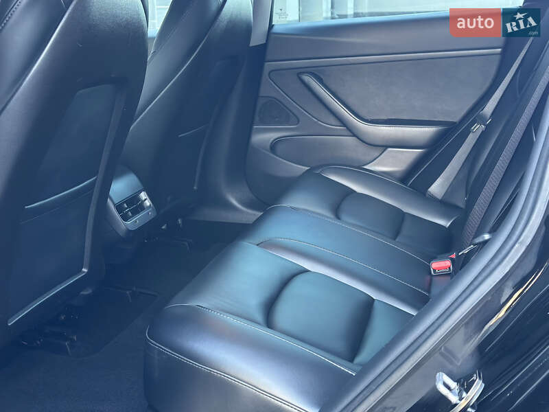 Седан Tesla Model 3 2019 в Тернополі