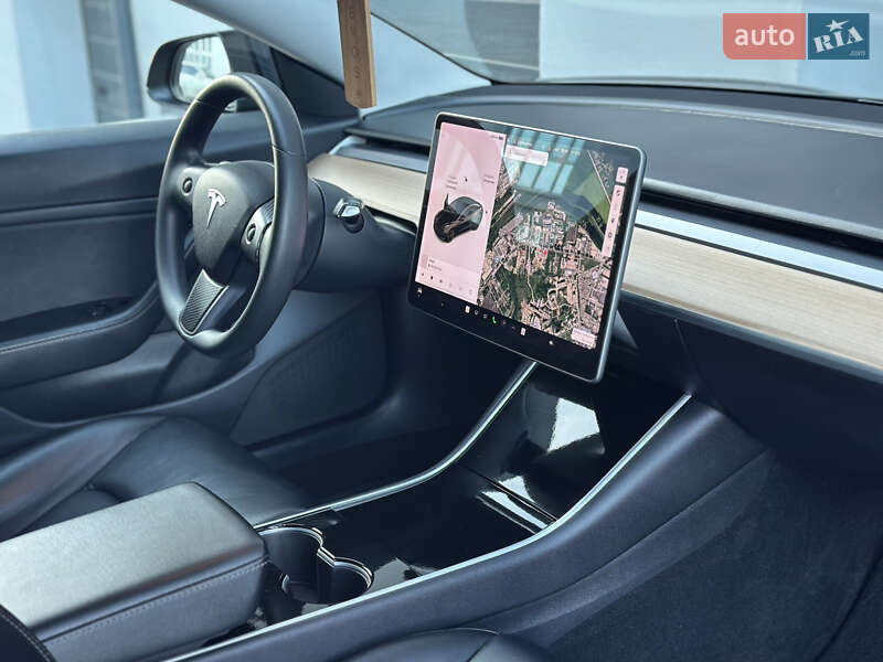 Седан Tesla Model 3 2019 в Тернополі
