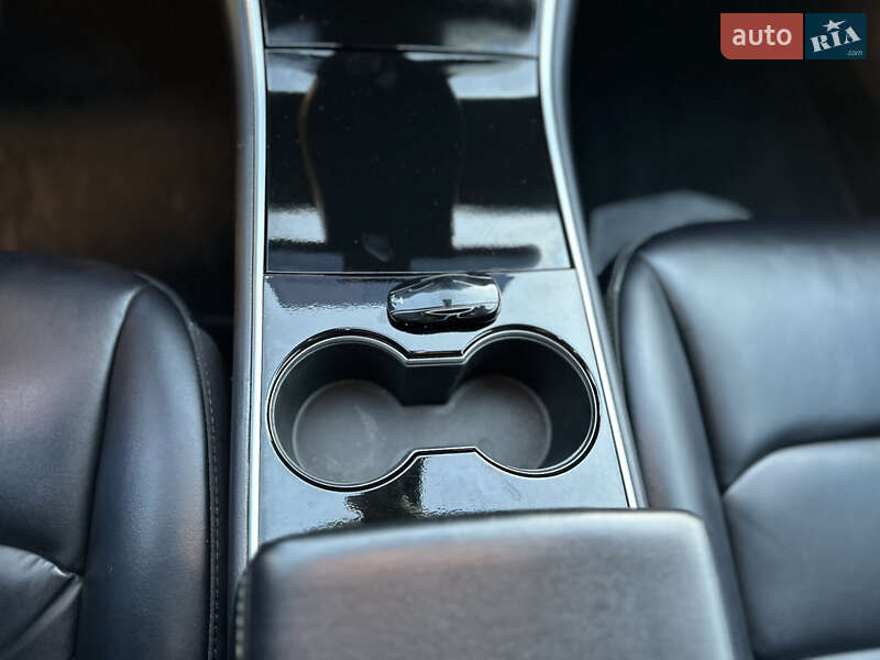 Седан Tesla Model 3 2019 в Тернополі