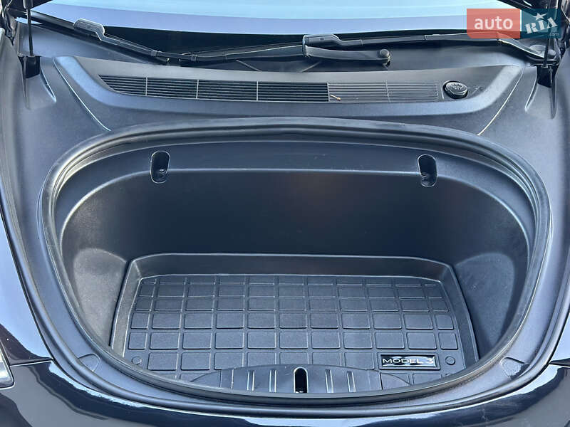 Седан Tesla Model 3 2019 в Тернополі