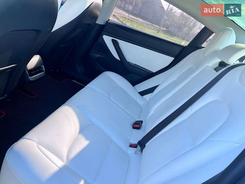 Седан Tesla Model 3 2020 в Одессе