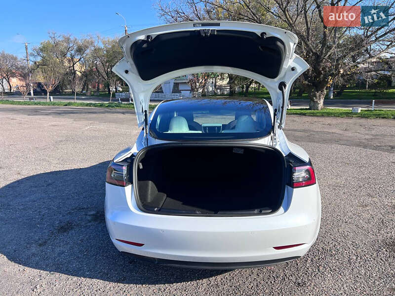 Седан Tesla Model 3 2020 в Одессе