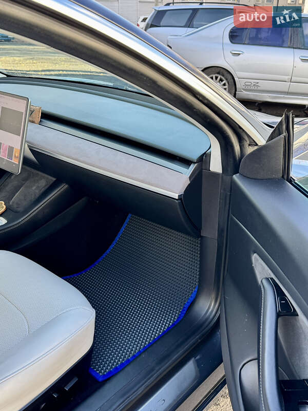 Седан Tesla Model 3 2019 в Одессе