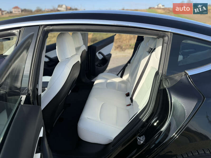 Седан Tesla Model 3 2019 в Дрогобыче