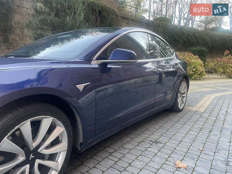 Седан Tesla Model 3 2019 в Львові