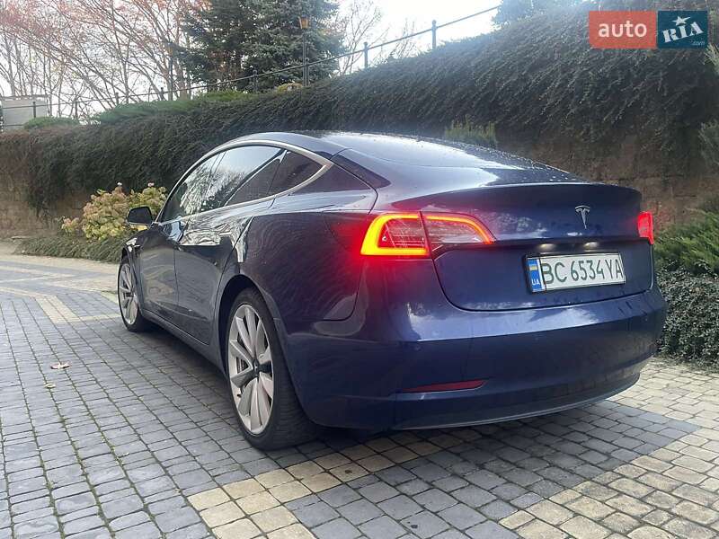 Седан Tesla Model 3 2019 в Львові