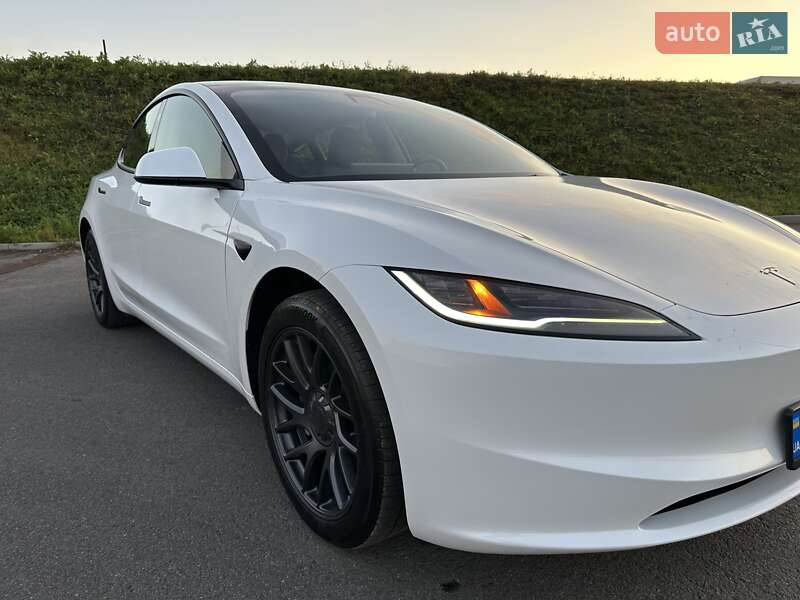 Седан Tesla Model 3 2024 в Львові