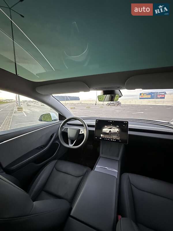 Седан Tesla Model 3 2024 в Львові