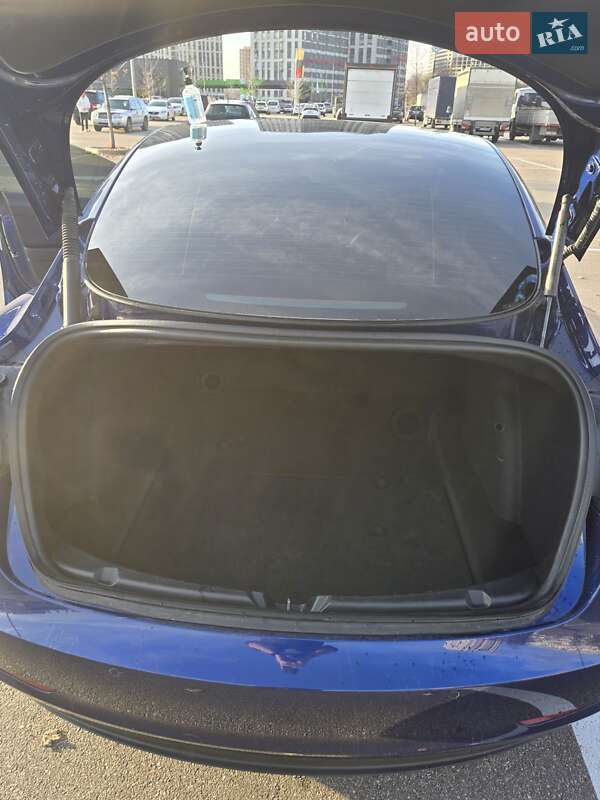 Седан Tesla Model 3 2022 в Киеве