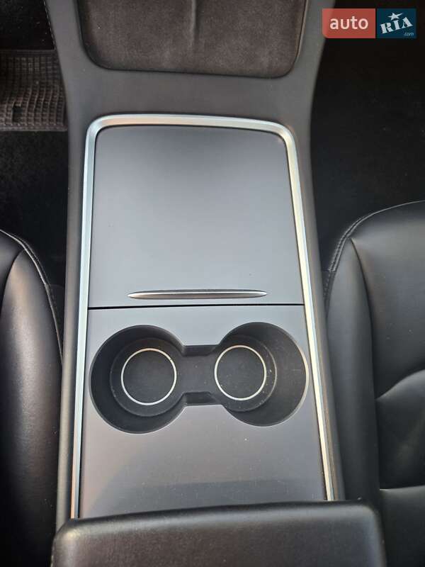 Седан Tesla Model 3 2022 в Киеве