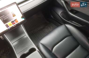 Седан Tesla Model 3 2019 в Володимирі