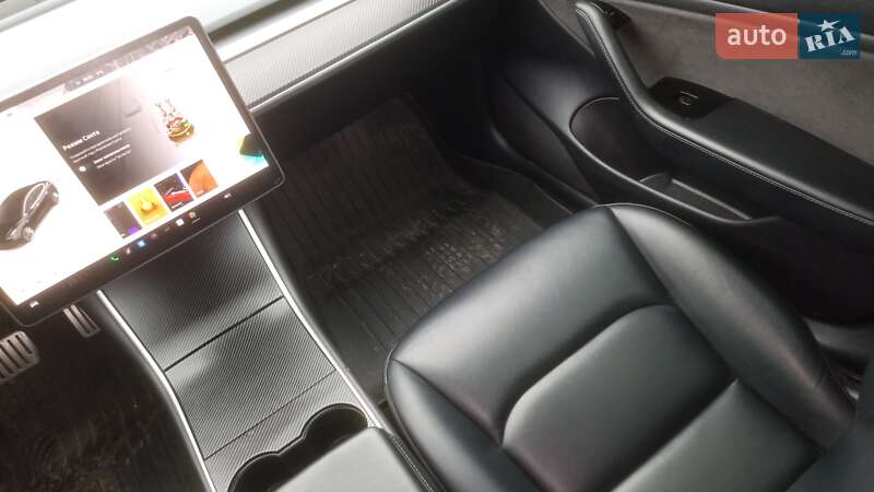 Седан Tesla Model 3 2019 в Луцке