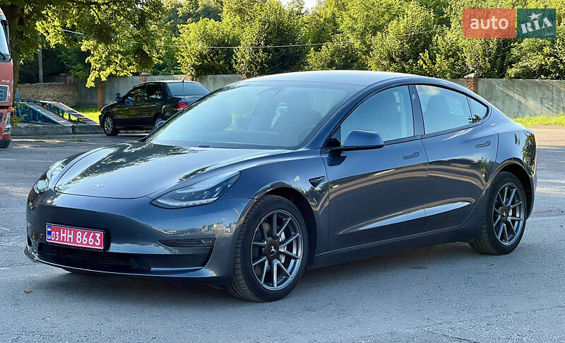 Седан Tesla Model 3 2021 в Рівному