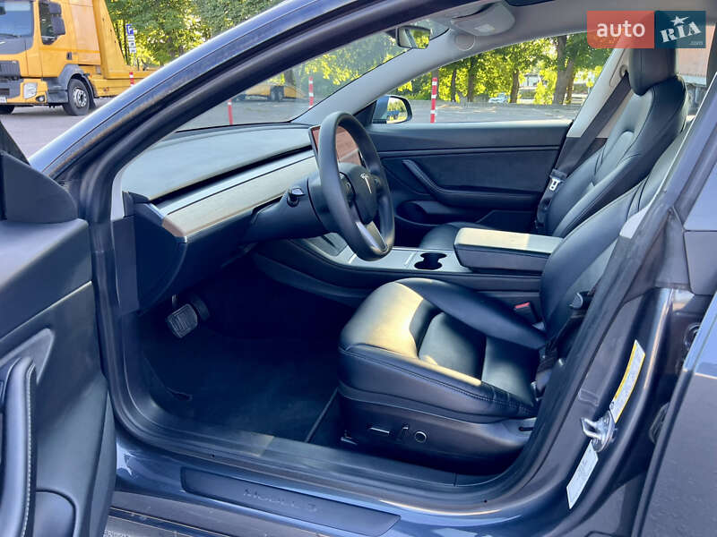 Седан Tesla Model 3 2021 в Рівному