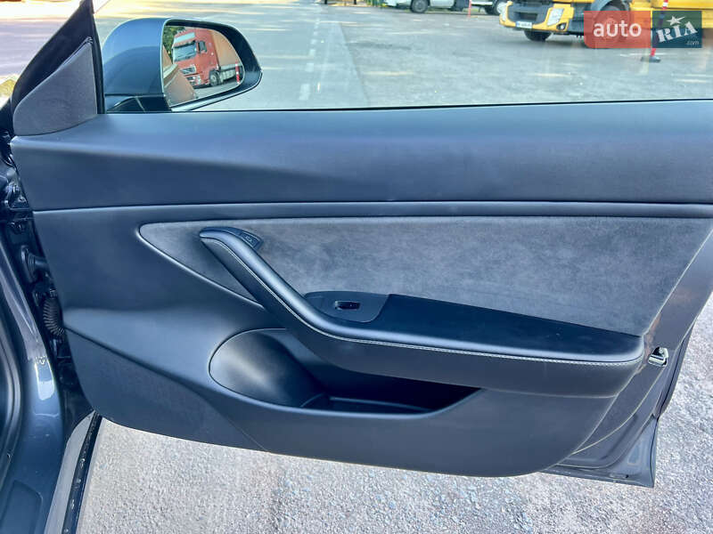 Седан Tesla Model 3 2021 в Рівному