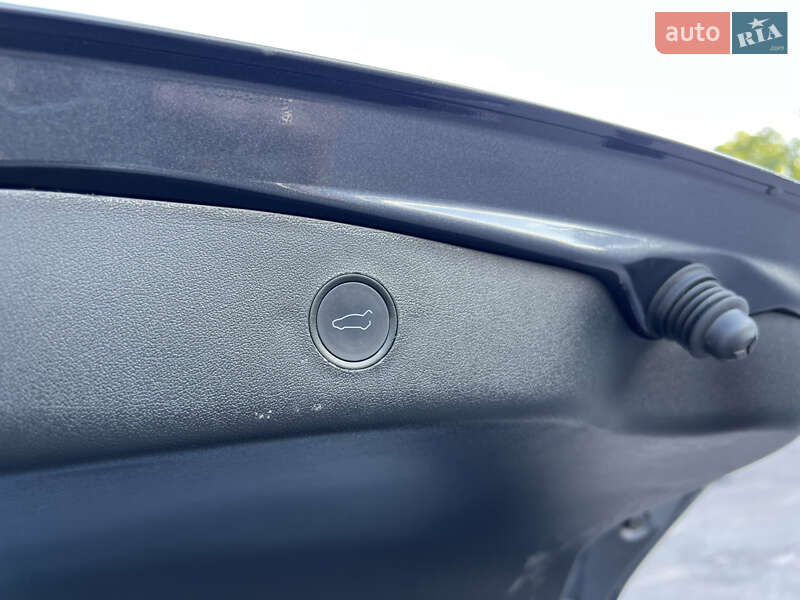 Седан Tesla Model 3 2021 в Рівному