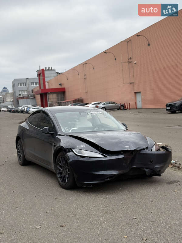 Седан Tesla Model 3 2025 в Киеве фото 5 Седан Tesla Model 3 2025 в Киеве