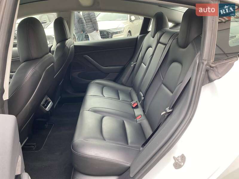 Седан Tesla Model 3 2019 в Львове