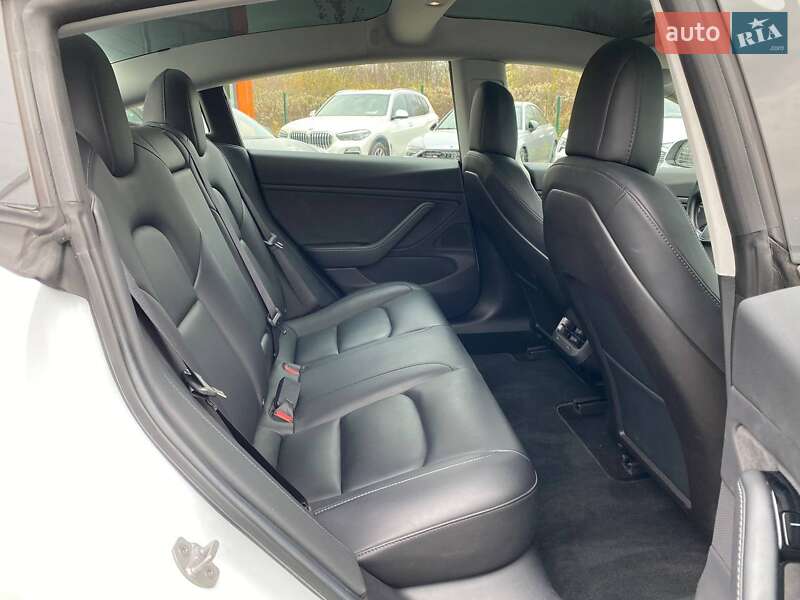 Седан Tesla Model 3 2019 в Львове