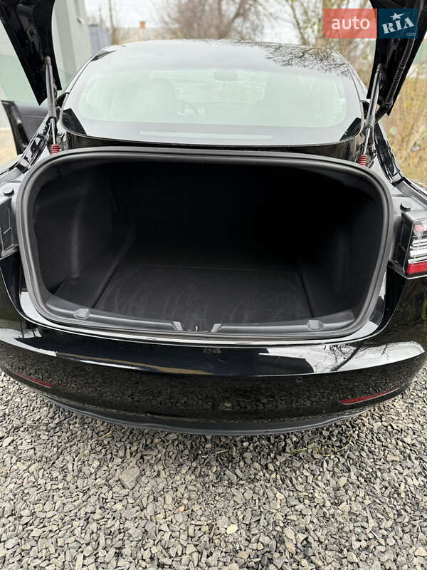Седан Tesla Model 3 2020 в Луцьку