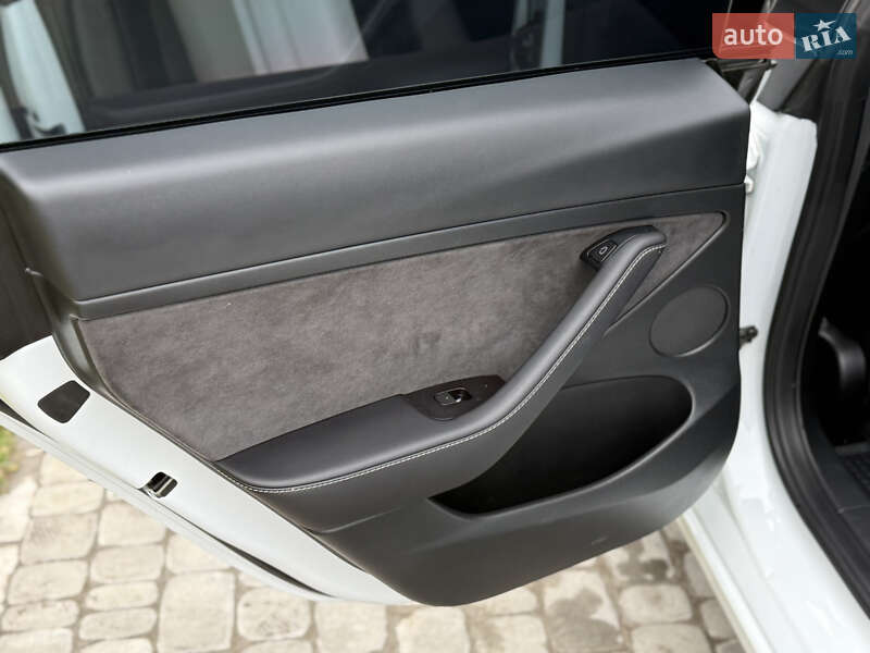 Седан Tesla Model 3 2023 в Львове фото 41 Седан Tesla Model 3 2023 в Львове