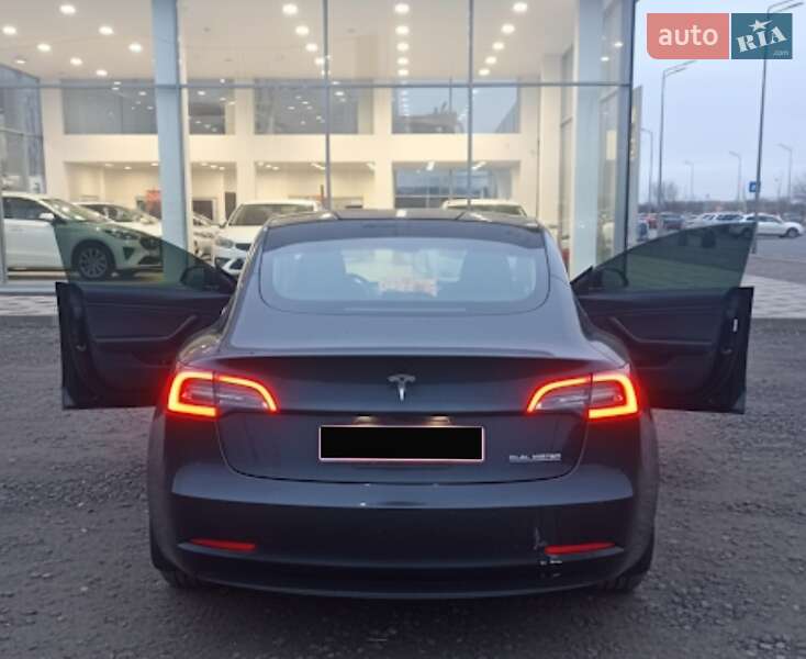 Седан Tesla Model 3 2019 в Луцке