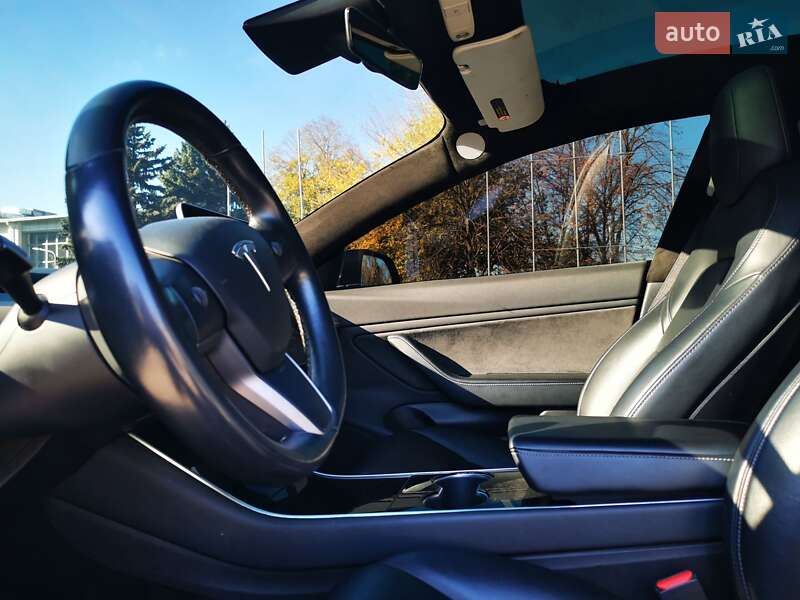 Седан Tesla Model 3 2019 в Запоріжжі