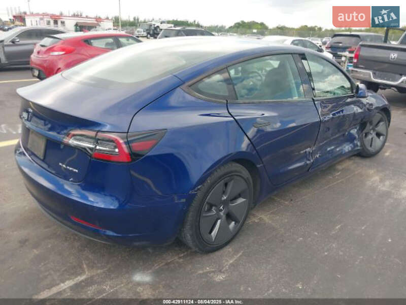 Седан Tesla Model 3 2022 в Києві
