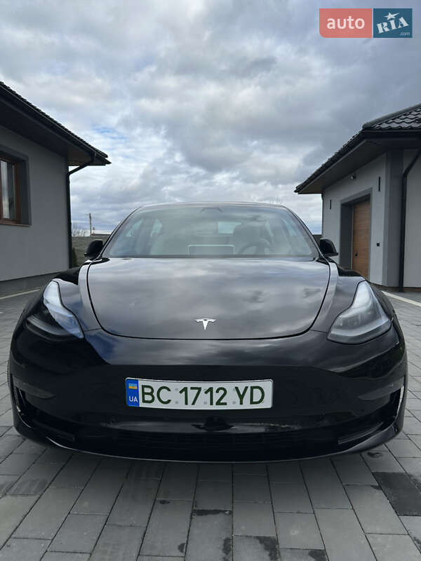 Седан Tesla Model 3 2021 в Львове