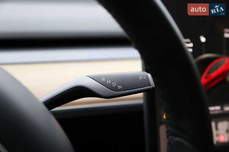 Седан Tesla Model 3 2019 в Киеве