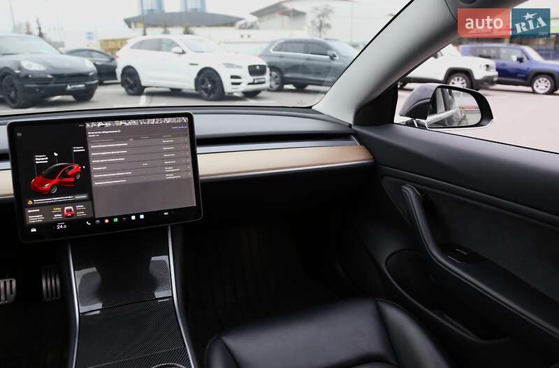 Седан Tesla Model 3 2019 в Киеве