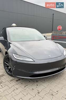 Седан Tesla Model 3 2025 в Киеве