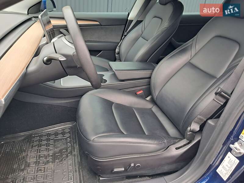 Седан Tesla Model 3 2021 в Львові