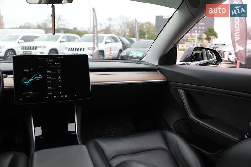Седан Tesla Model 3 2019 в Харкові