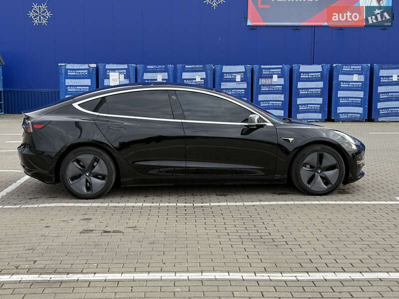 Седан Tesla Model 3 2019 в Нововолинську