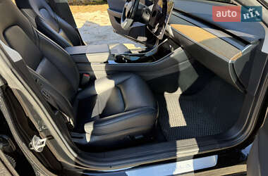 Седан Tesla Model 3 2019 в Нововолынске