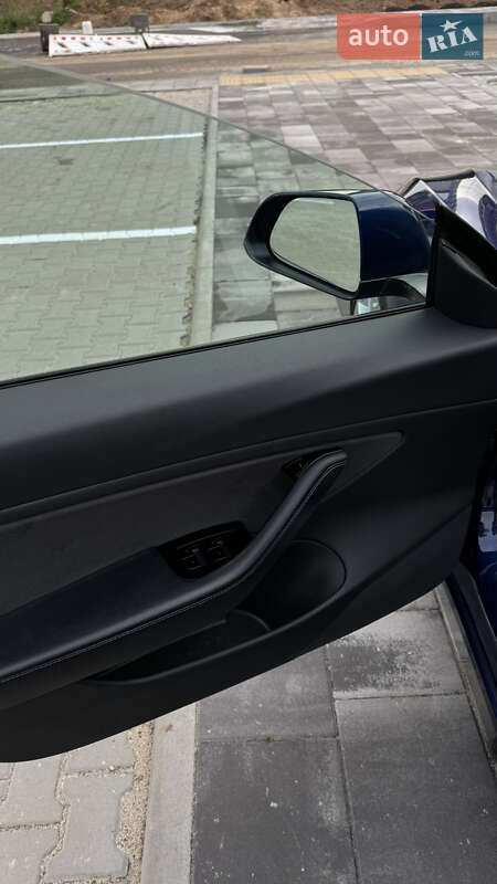 Седан Tesla Model 3 2018 в Києві