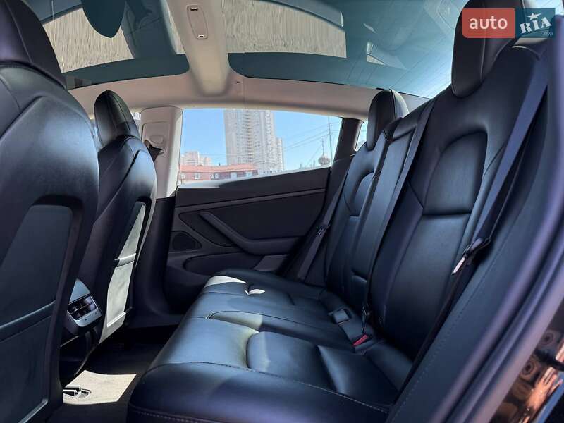 Седан Tesla Model 3 2020 в Києві
