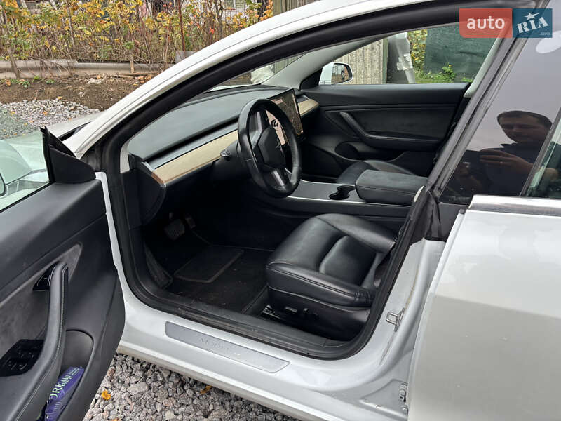 Седан Tesla Model 3 2019 в Полтаві