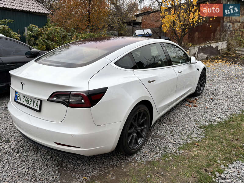Седан Tesla Model 3 2019 в Полтаві