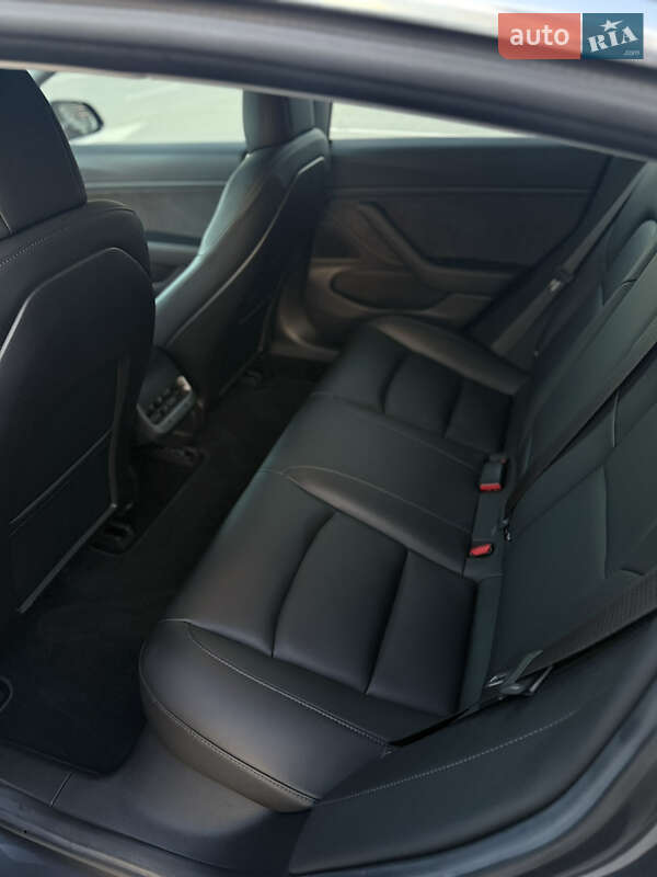 Седан Tesla Model 3 2018 в Киеве