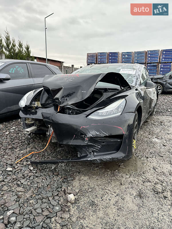 Седан Tesla Model 3 2019 в Львові