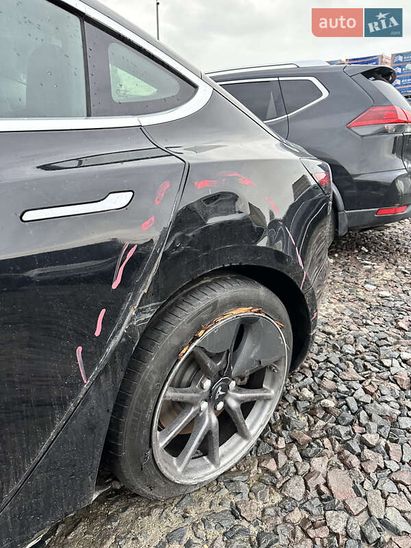 Седан Tesla Model 3 2019 в Львові