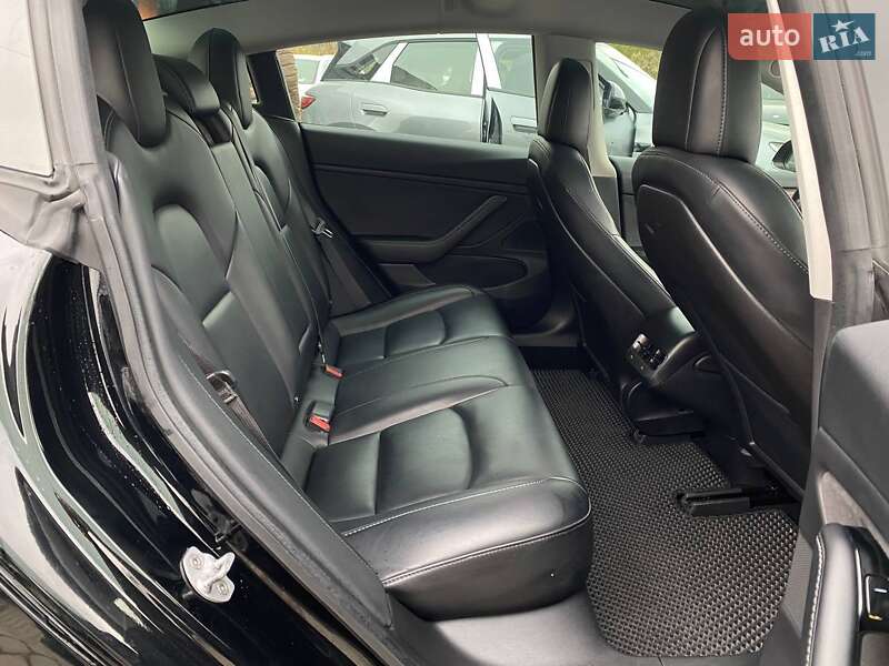 Седан Tesla Model 3 2018 в Львові