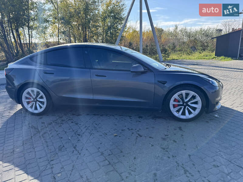 Седан Tesla Model 3 2021 в Львові