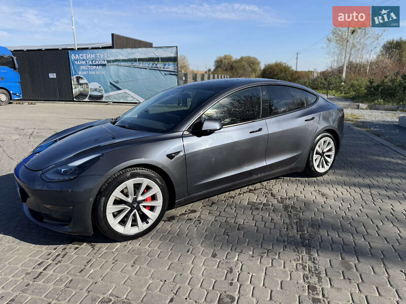 Седан Tesla Model 3 2021 в Львові
