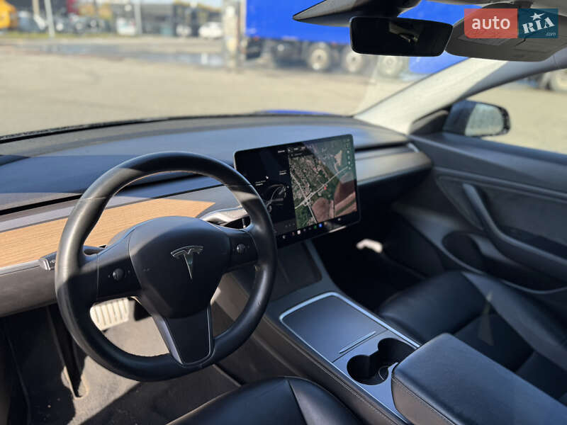 Седан Tesla Model 3 2021 в Львові