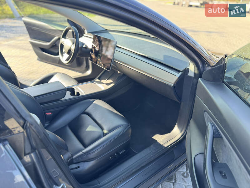 Седан Tesla Model 3 2021 в Львові
