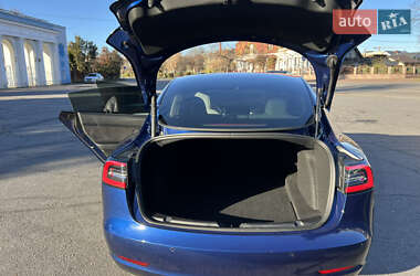 Седан Tesla Model 3 2022 в Ужгороді