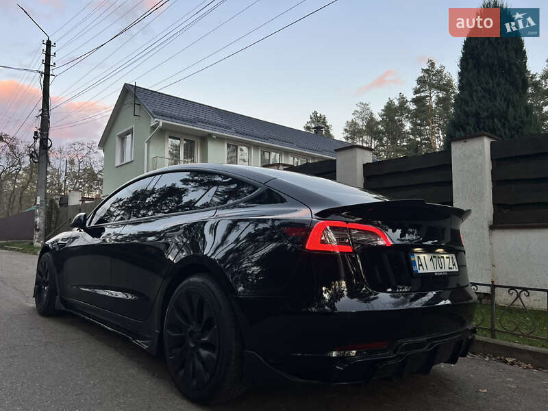 Седан Tesla Model 3 2018 в Ірпені